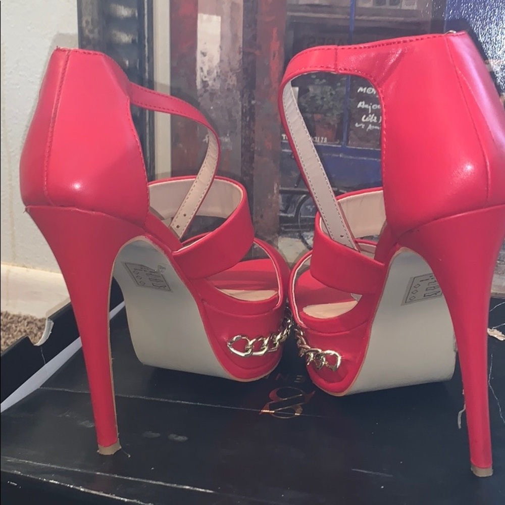 Red heels - Picture 3 of 5